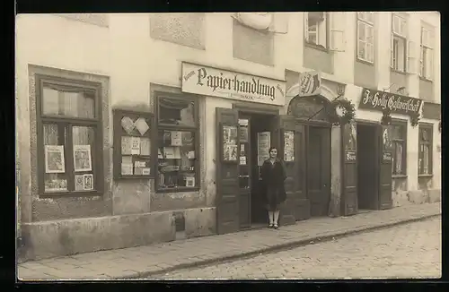 Foto-AK Wien, Oelweingasse, Papierhandlung Leopoldine Bracek