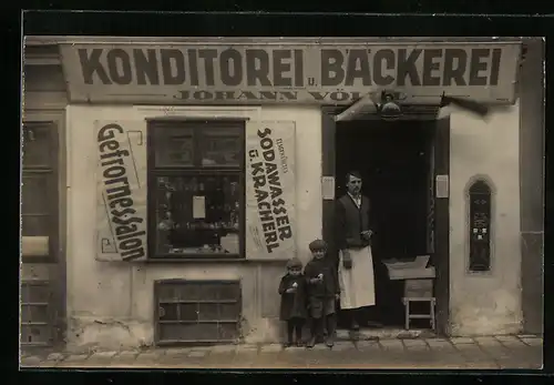 Foto-AK Wien, Zuckerbäcker Johann Völkl, Lacknergasse 41