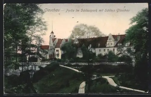 AK Glauchau, Schlosspark-Partie mit Schloss