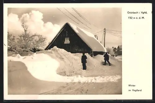 AK Grünbach i. V., Haus und Strasse im Schnee