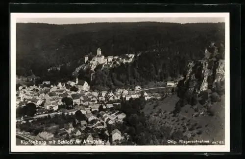 AK Kipfenberg /Altmühltal, Gesamtansicht mit Schloss, Fliegeraufnahme