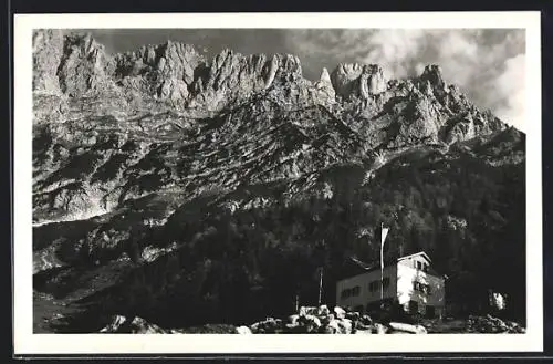 AK Gaudeamushütte, Berghütte im Kaisergebirge mit Gipfel-Panorama