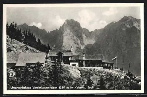 AK Vorderkaisersfeldern-Haus /Kaisertal, Unterkunftshaus mit Gipfelpanorama