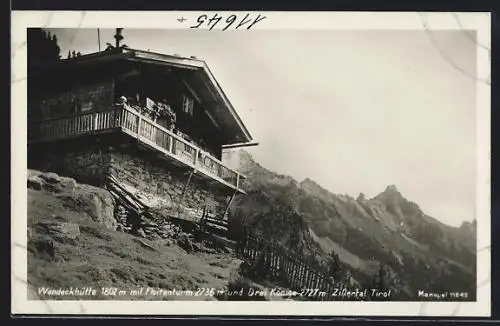 AK Wandeckhütte, Berghütte mit Floitenturm und Gipfelblick, von unterhalb gesehen