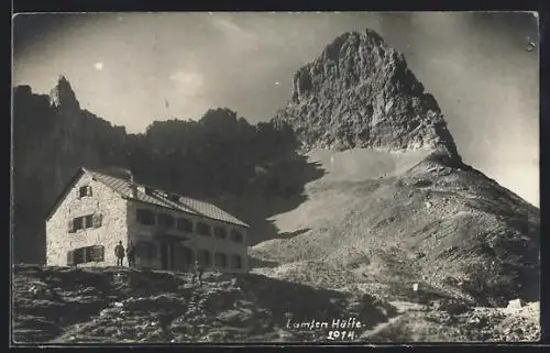 AK Lamsen Hütte, Berghütte mit Gipfelblick