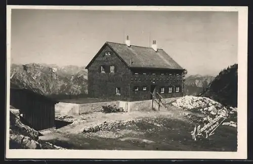 AK Erfurterhütte, Gebäudeansicht mit Bergpanorama