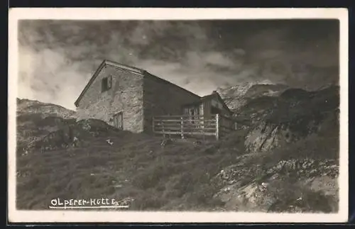 AK Olpener-Hütte, Berghütte, Rückansicht mit Gipfelblick