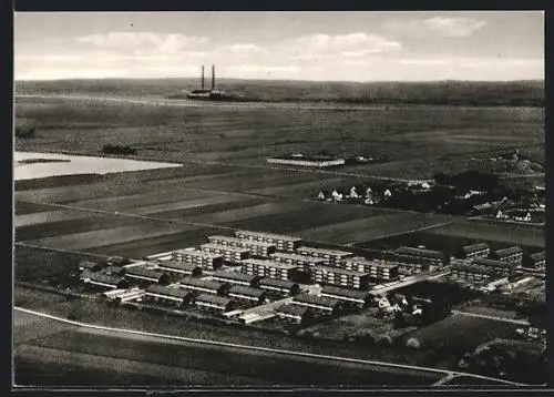 AK Stolzenau /Weser, Teilansicht mit NATO-Siedlung vom Flugzeug aus, Fabrik im Hintergrund