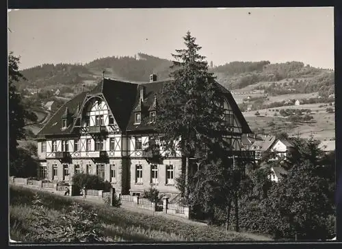 AK Oberbühlertal, Das Rasthaus Schindelpeter gegen Hügelpanorama