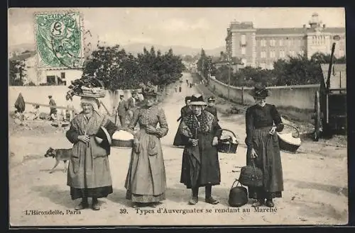 AK Auvergne, Types d`Auvergnates se rendant au Marché