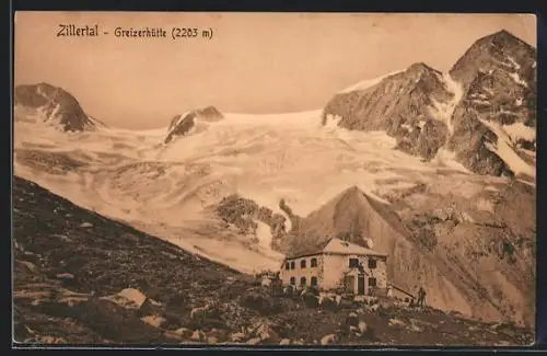 AK Greizerhütte /Zillertal, Berghütte an schneebedeckten Gipfeln