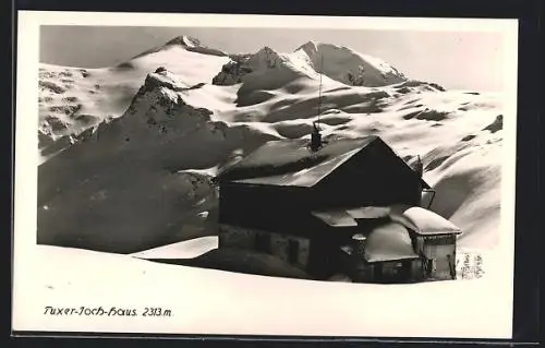 AK Tuxer-Joch-Haus, Berghütte im Schnee