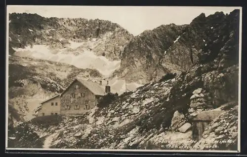 AK Coburger Hütte, Berghütte mit Griesspitze und Grünstein-Scharte