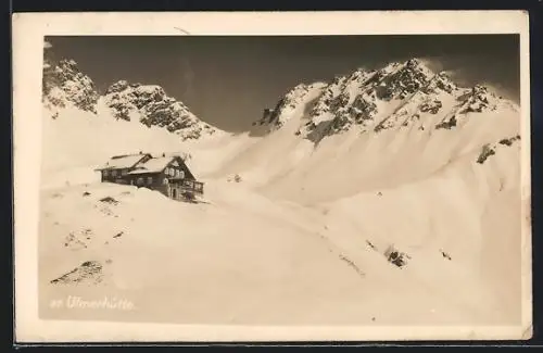 AK Ulmerhütte, Berghütte im Schnee