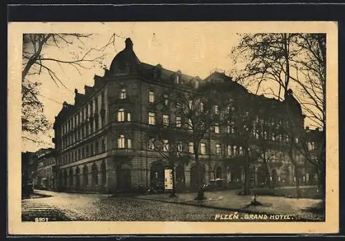 AK Plzen, Grand Hotel mit Litfasssäule