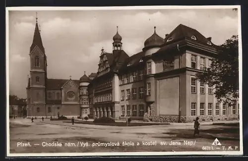 AK Pilsen /Plzen, Chodske nam, Vys. prumyslova skola a kostel sv Jana Nep.