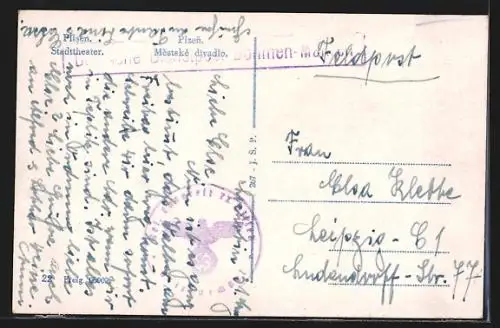 AK Plzen, Mestske Divadlo mit Passanten