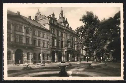 AK Pilsen / Sumava, Strassenpartie vor Haus mit Turm