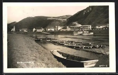 AK Stiechowitz, Uferpartie mit Boot und Floss