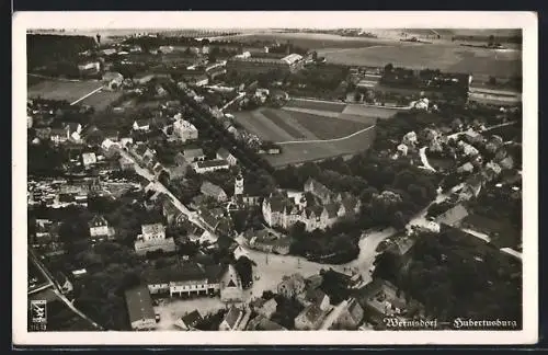 AK Wermsdorf, Panorama mit Hubertusburg aus der Luft gesehen