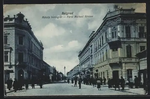 AK Belgrad, Fürst Michael-Strasse mit Passanten