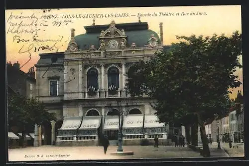 AK Lons-le-Saunier-les-Bains, Facade du Théâtre et Rue du Jura