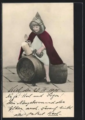 AK Münchner Kindl mit vollem Humpen auf Bierfass