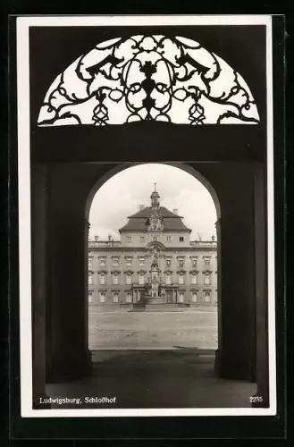 AK Ludwigsburg / Württ., Blick in den Schlosshof