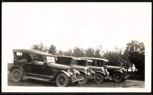 Fotografie Auto Essex, Chevrolet, Chrysler & Hudson, PKW's nebeneinander geparkt