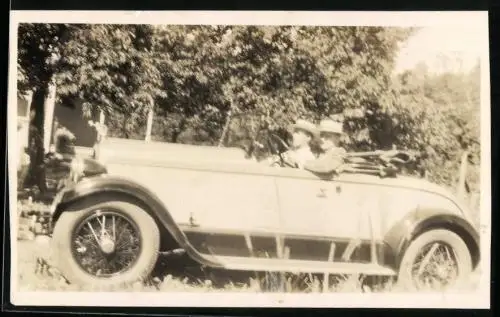 Fotografie Auto Chrysler Cabrio (1927), Herren mit Hut im Cabriolet