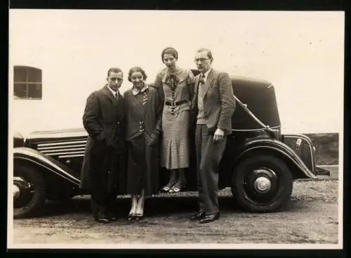 Fotografie Auto Stoewer R140 (1932), Paare nebst Cabriolet