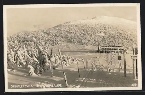 AK Spindlerbaude im Riesengebirge an einem sonnigen Wintertag