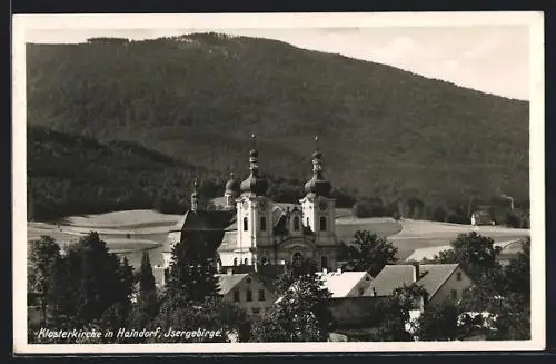 AK Haindorf /Isergebirge, Die Klosterkirche gegen einen bewaldeten Hügel