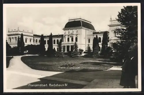 AK Franzensbad, Gartenpartie am Badehaus IV