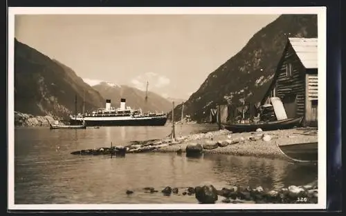 AK Hardangerfjord, Dampfer vor der Küste