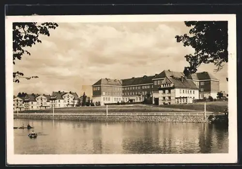 AK Policka, Flusspartie mit Ruderbooten