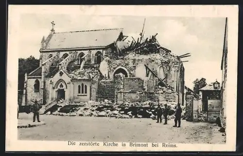 AK Brimont bei Reims, Soldaten in Uniform an der zerstörten Kirche