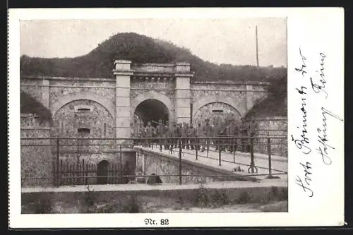 AK Reims, Soldaten in Uniform an der Festung Fort de Brimont