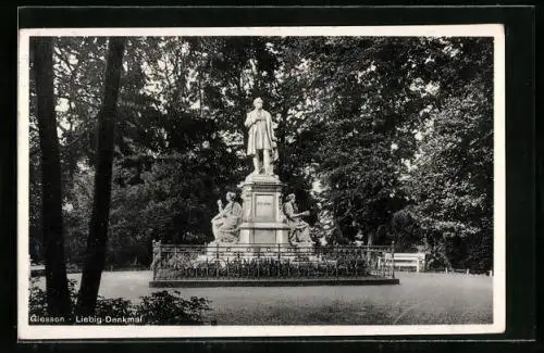 AK Giessen, Das Liebig-Denkmal