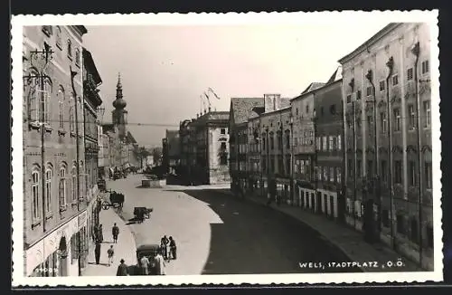 AK Wels, Stadtplatz mit Geschäften