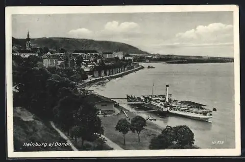 AK Hainburg a. Donau, Blick auf die Donau mit Bootanlegestellen