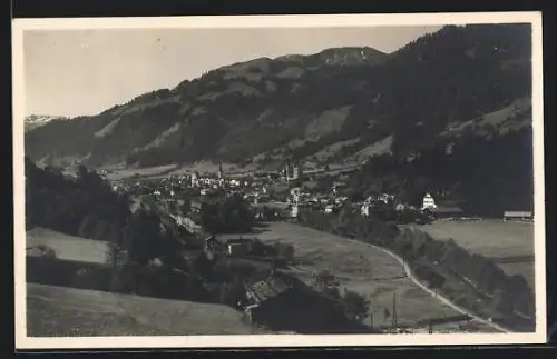 AK Kitzbühel /Tirol, Teilansicht mit Bergen