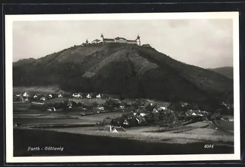 AK Furth bei Göttweig, Ortsansicht mit Schloss auf dem Berg