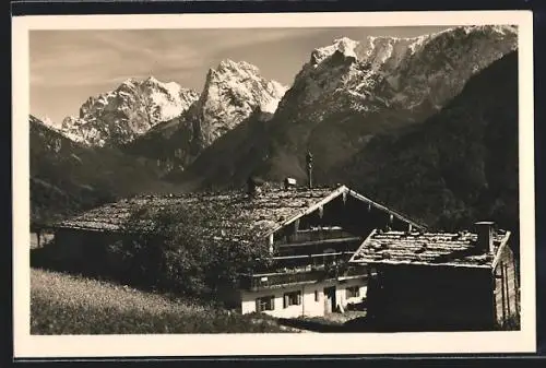 AK Ebbs, Hinterkaiserhof gegen das Bergpanorama