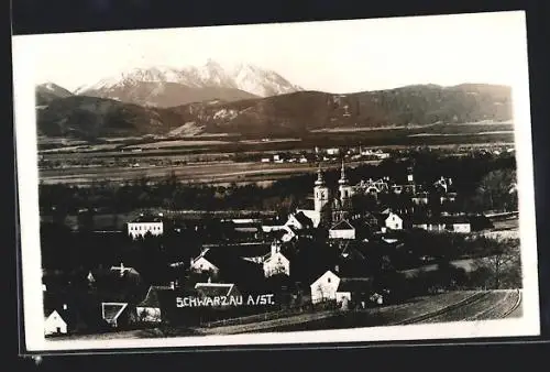 AK Schwarzau a. St., Ortsansicht mit Kirche gegen die Alpen