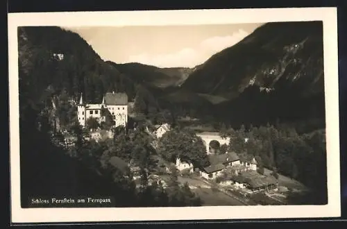 AK Fernstein am Fernpass, Ortsansicht mit Schloss und Viadukt