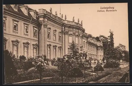 AK Ludwigsburg / Württ., Königl. Schloss, Gartenseite