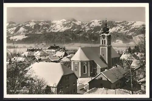AK Sonthofen im bayr. Allg, Ortspartie mit Kirche im Schnee