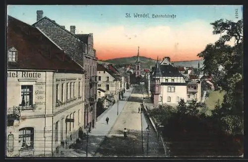 AK St. Wendel, Bahnhofstrasse mit Hotel Riotte und Kolonialwarengeschäft