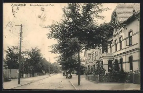 AK Hamburg-Altrahlstedt, Bahnhofstrasse mit Post